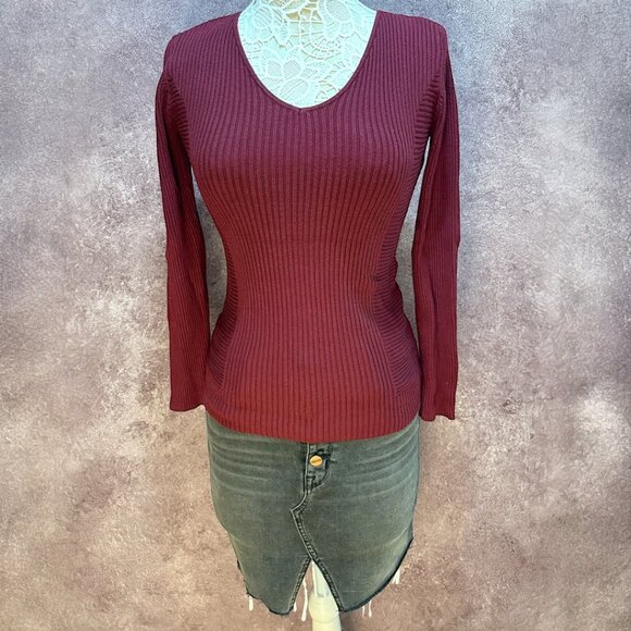 White House Black Market Burgundy V Neck Ribbed Sweater - Picture 3 of 10